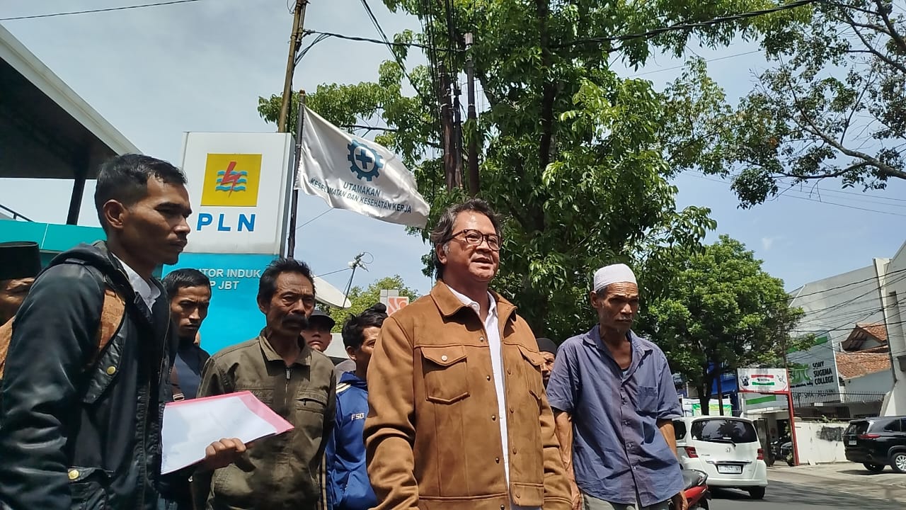 Warga Terdampak Proyek Upper Cisokan dari Desa Sukaresmi Datangi Kantor PLN UIP JBT