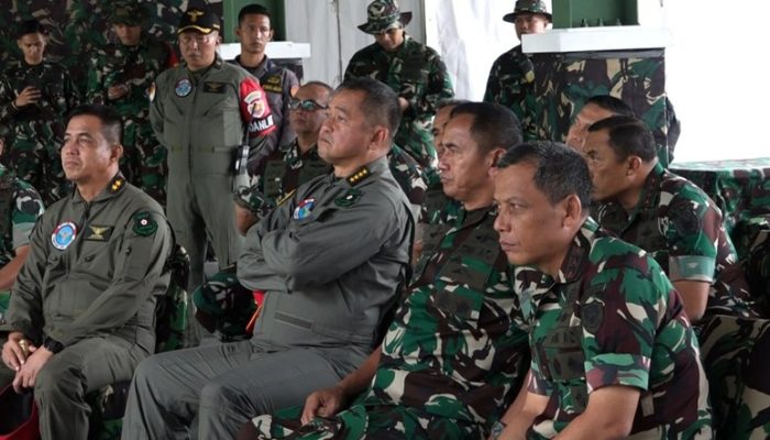 Pangdam III Siliwangi Dampingi Kasad Tinjau Latbakjat Pesawat Udara Puspenerbad