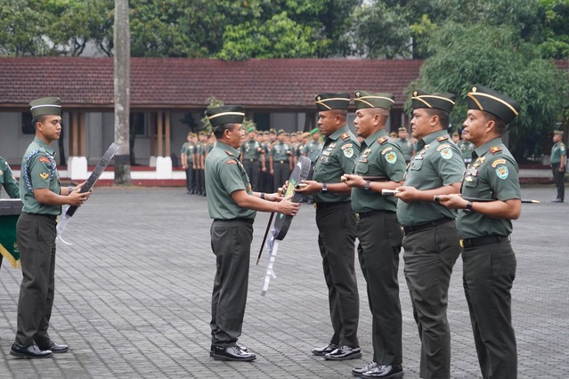 Pangdam III Siliwangi Serahkan 25 Mobil Jenazah ke Kodim Jajaran untuk Bantu Warga