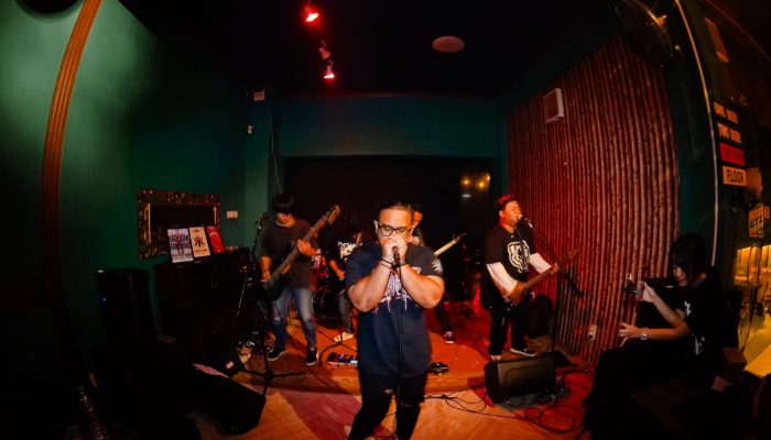 Grup Band Tears Don’t Lie Asal Pekalongan Rilis Single Album Black & White