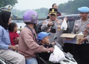 Ramadan Berbagi, Kapolres Banjar Bagikan Paket Takjil Gratis untuk Masyarakat